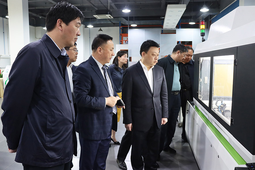 參觀大族粵銘激光切割機 參觀大族粵銘激光切割機