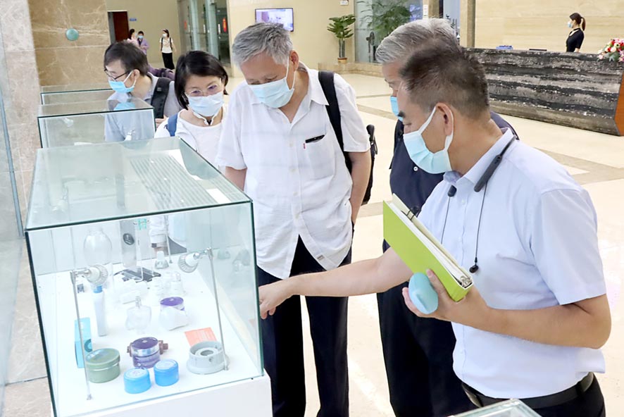 中國機床工具工業協會行業發展委員會王旭主任一行 蒞臨粵銘激光集團考察調研 中國機床工具工業協會行業發展委員會王旭主任一行 蒞臨粵銘激光集團考察調研