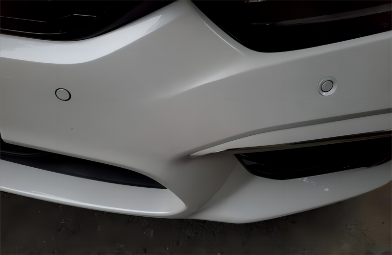 汽車?yán)走_(dá)孔三維六軸激光切割.png