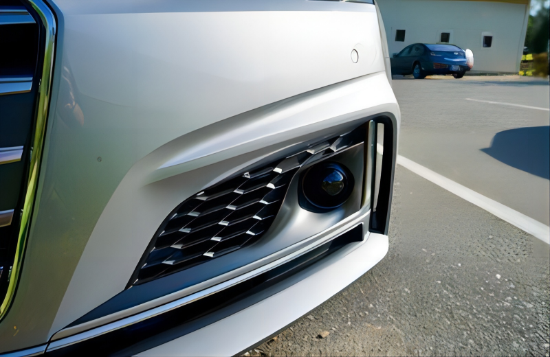 汽車?yán)走_(dá)孔三維六軸激光切割.png