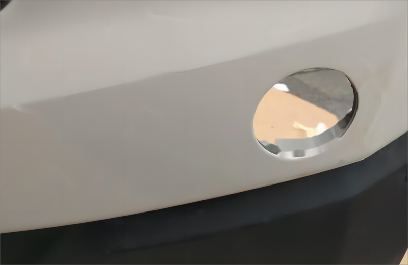 汽車?yán)走_(dá)孔三維六軸激光切割.png
